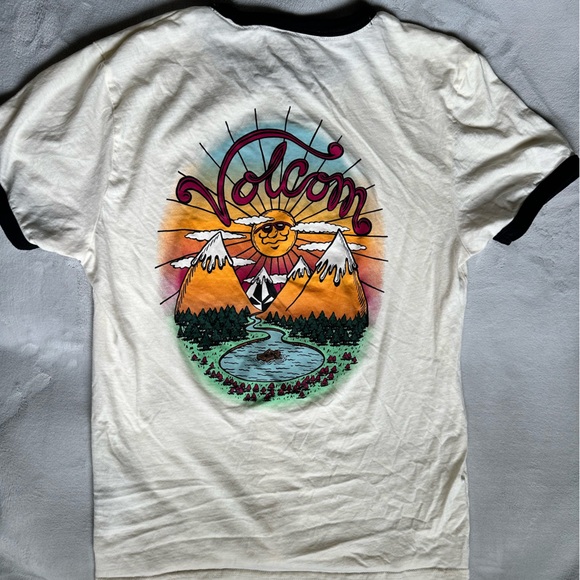 Volcom graphic shirt women’s - Picture 4 of 4